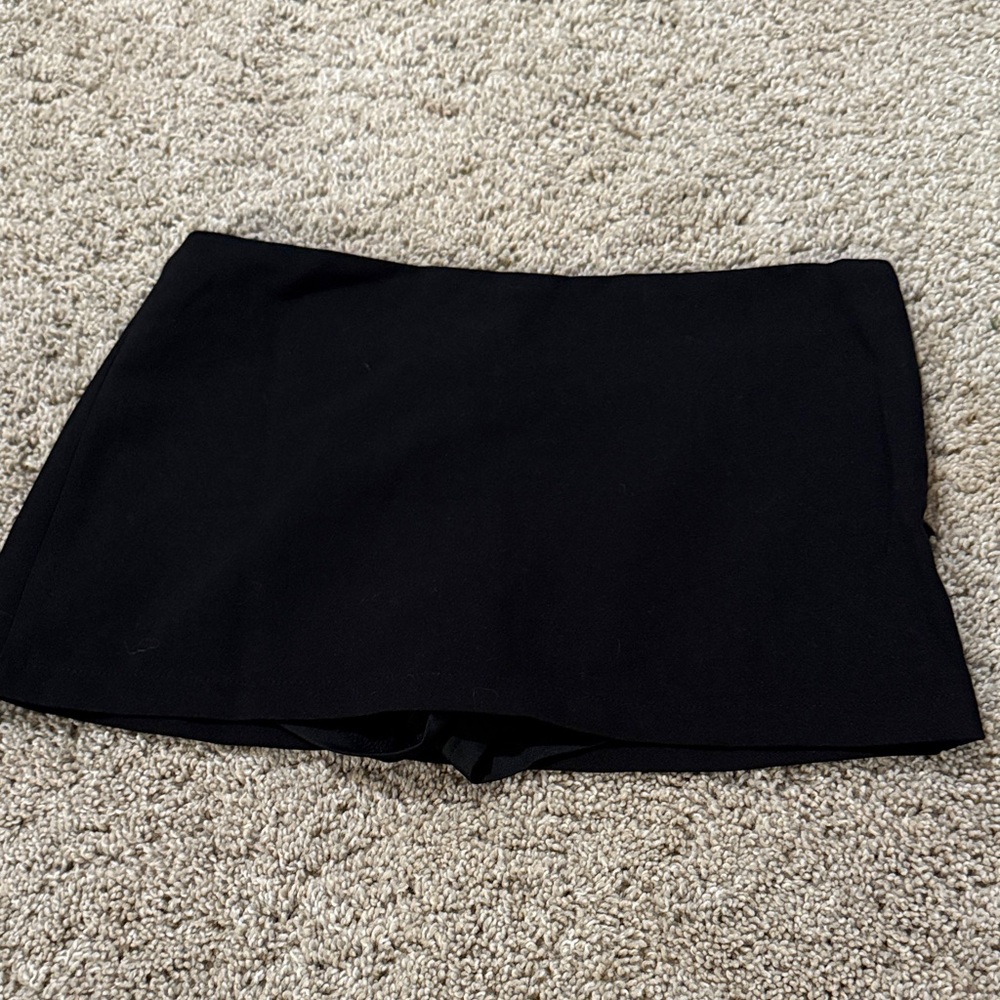 Edikted Black Women's Skort